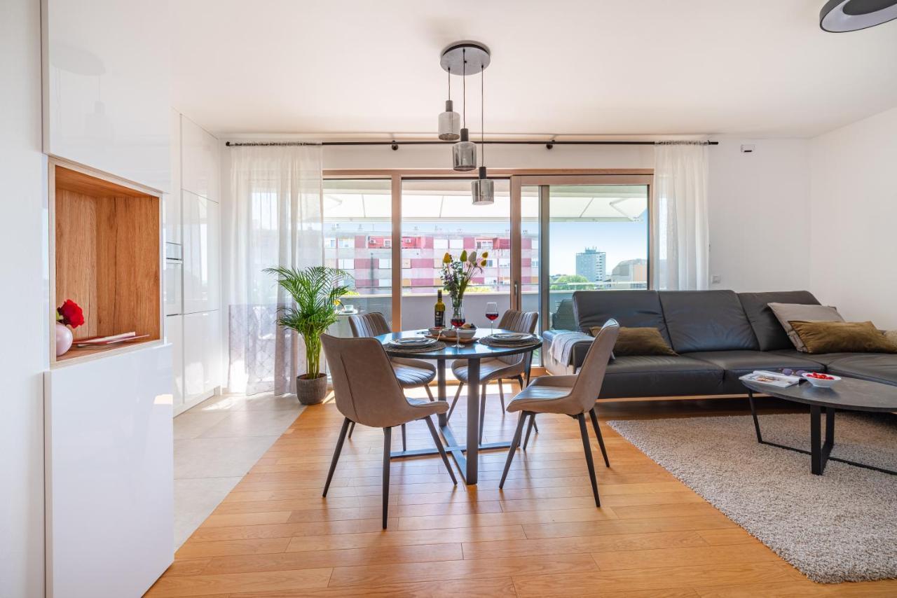 D-Apartment - With Garage And Balcony Zadar Exterior photo