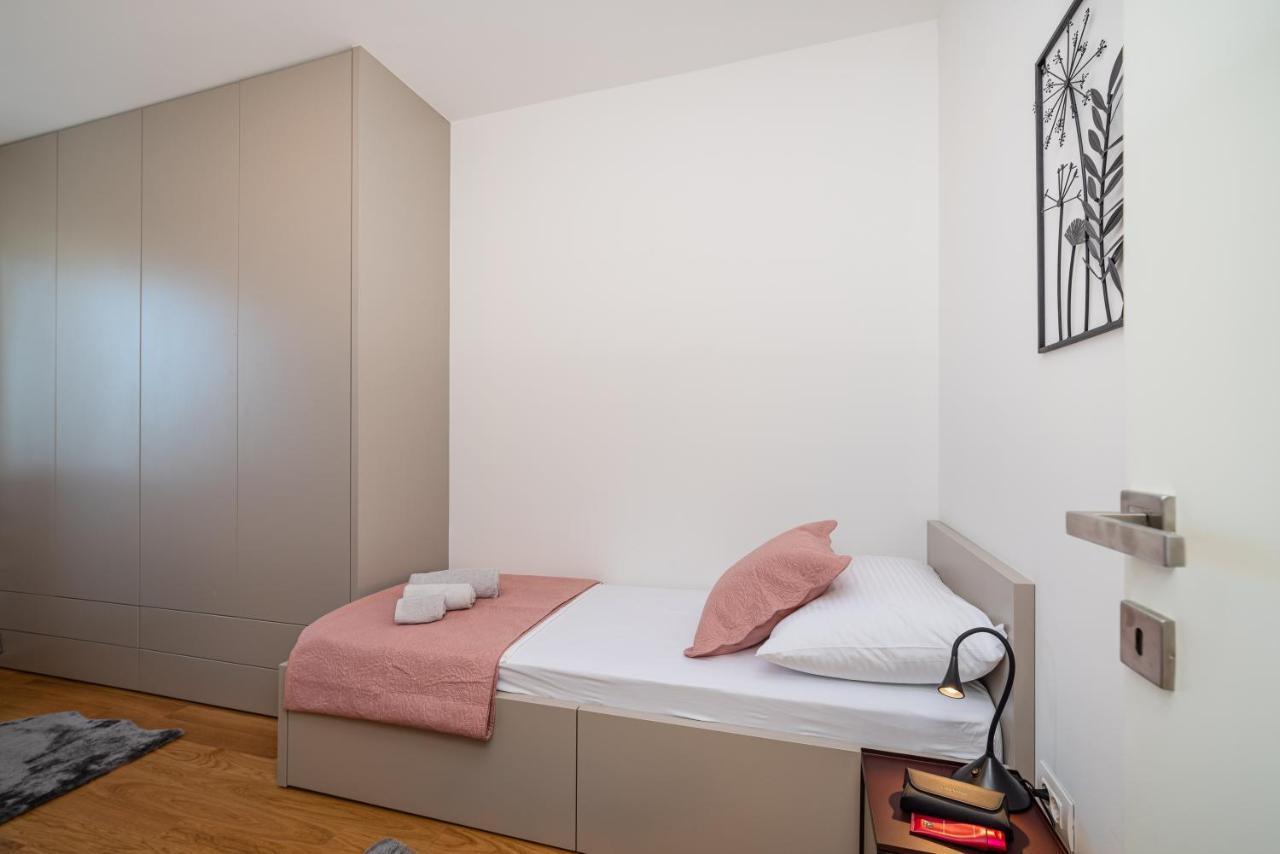 D-Apartment - With Garage And Balcony Zadar Exterior photo