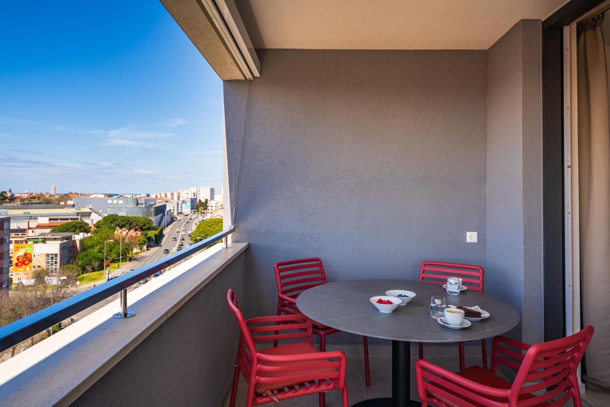 D-Apartment - With Garage And Balcony Zadar Exterior photo